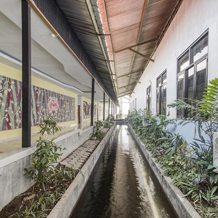 Reddoorz Plus @ Flory Hotel Yogyakarta Exterior photo