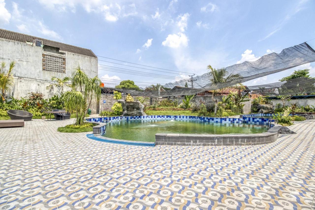 Reddoorz Plus @ Flory Hotel Yogyakarta Exterior photo