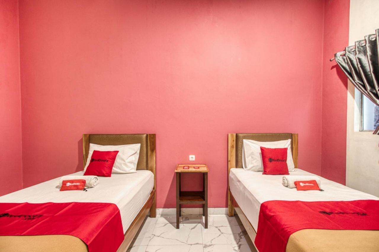Reddoorz Plus @ Flory Hotel Yogyakarta Exterior photo