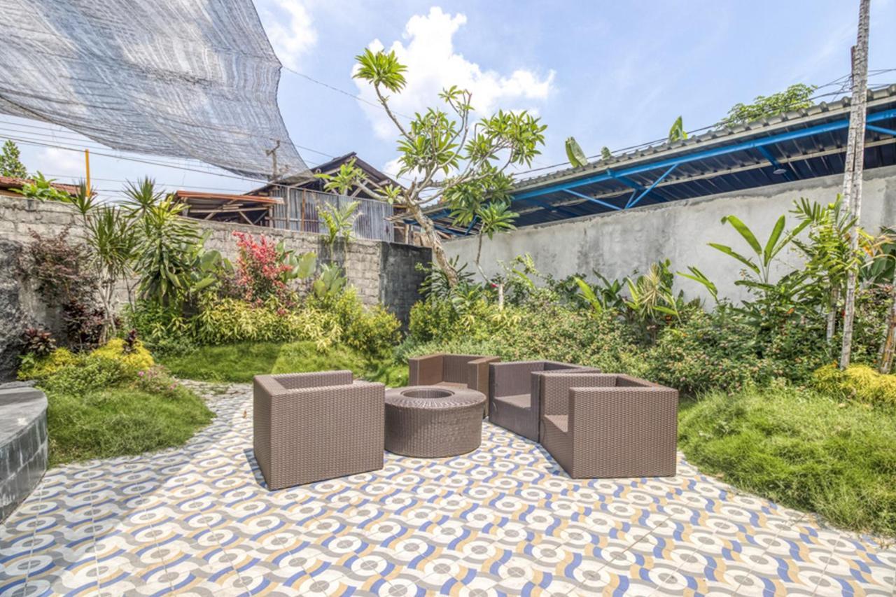 Reddoorz Plus @ Flory Hotel Yogyakarta Exterior photo